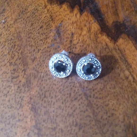Medium Round Earrings - Picture 2 of 4